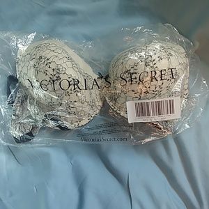 NWT VS Bra